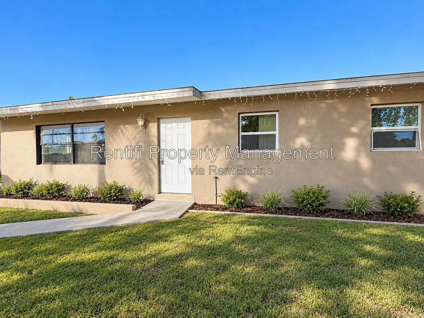 4 bed, 2.0 bath, 1100 sqft, $1,799 — Photo 2