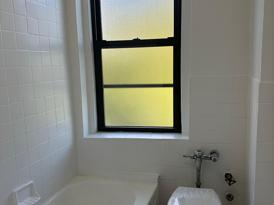 1st image of 15711 Sanford Ave #D10