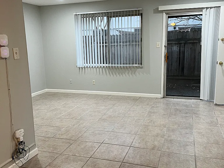 1729 G St #14 — Photo 9