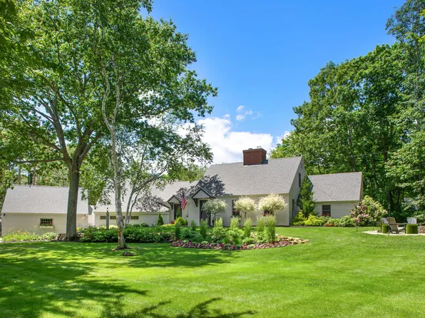 2 Elizabethan Drive, Kennebunkport, ME 04046