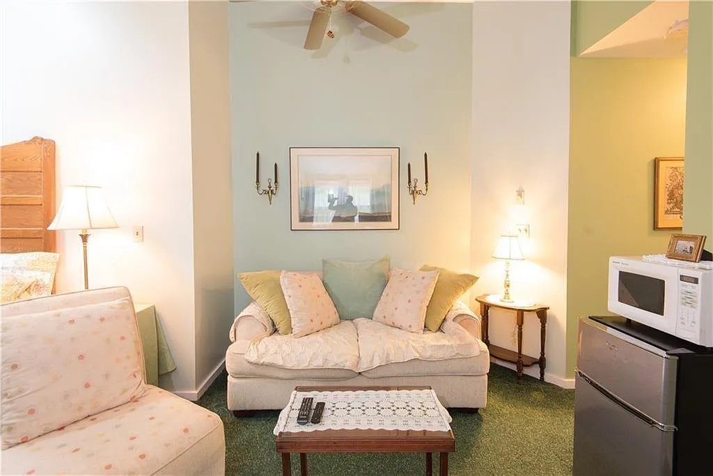 1 bed, 500 sqft, $1,300 — Photo 2