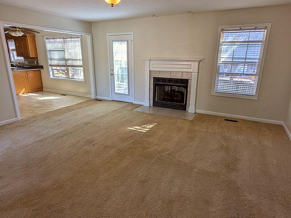 3rd image of 5021 Mary Ellen Cir