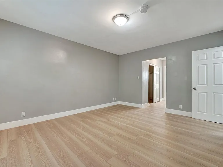 2040 S Sherbourne Dr — Photo 12