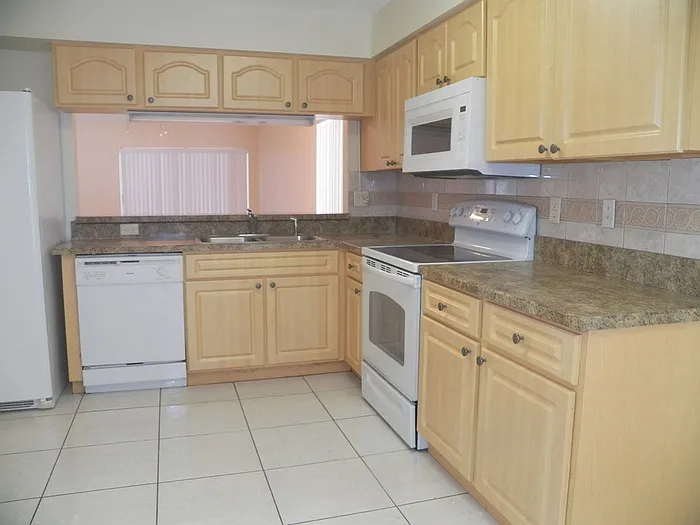 411 Abigail Rd — Photo 4
