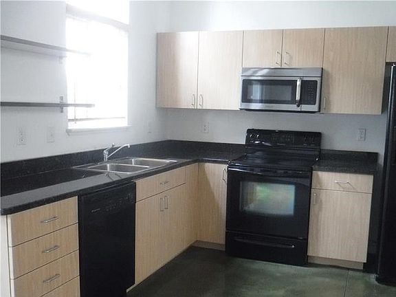 4th image of 839 3rd Ave N #8
