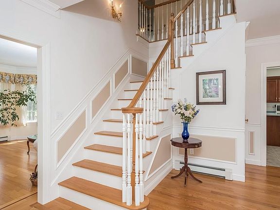 2nd image of 2 Wenlock Cir