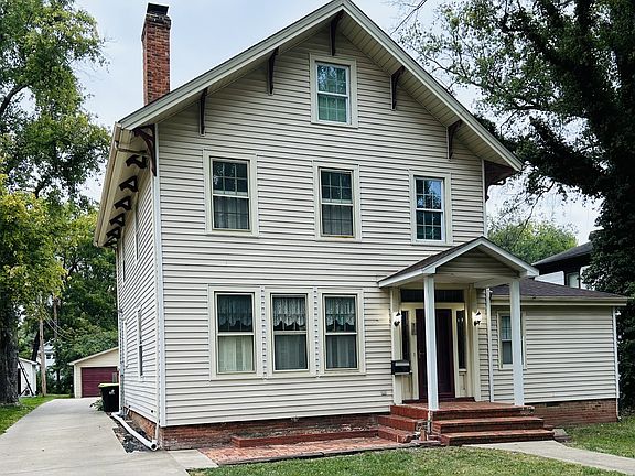 2nd image of 820 W College Ave