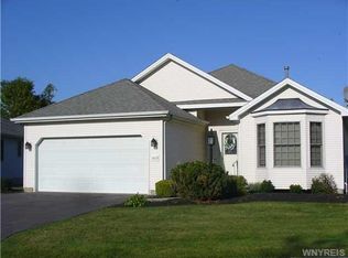 5419 S Carleton Dr, Lockport, NY 14094