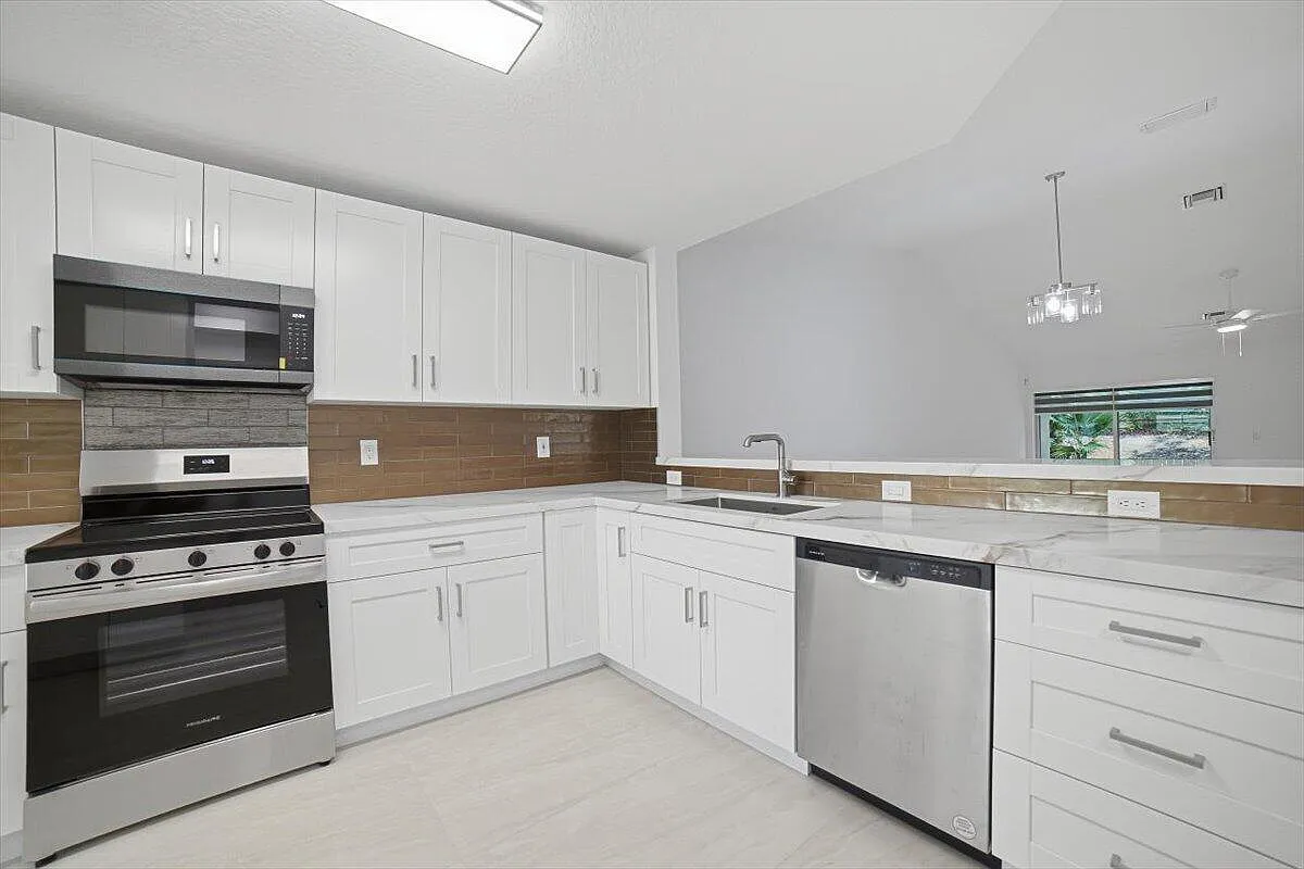 4112 Pine Ridge Ln — Photo 3