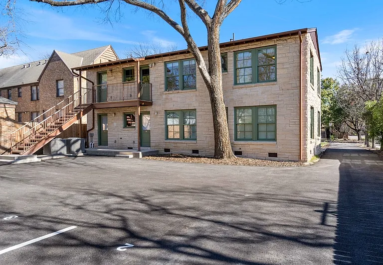 1508 Woodlawn Blvd — Photo 16