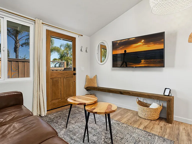 Los Cerritos Ln — Photo 30