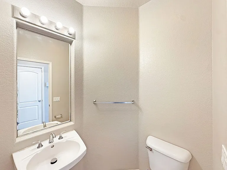 5423 Renaissance Ave — Photo 9