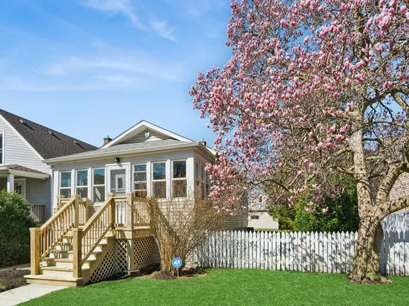 1580 Florence Ave, Evanston, IL 60201