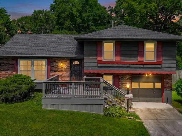 8320 E 133rd St, Grandview, MO 64030