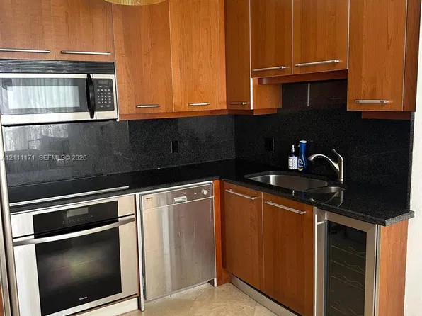 901 Brickell Key Blvd APT 501, Miami, FL 33131