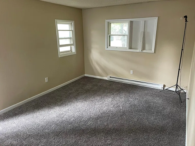 1050 Pershing St — Photo 12