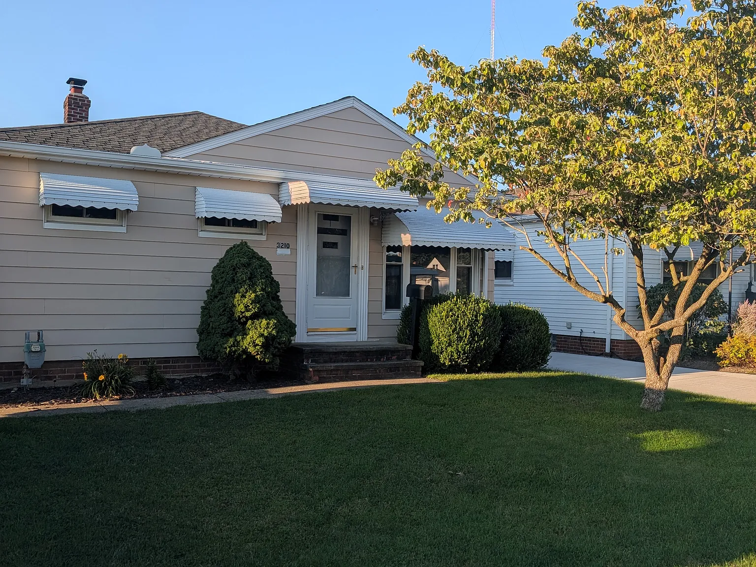 3 bed, 924 sqft, $1,800 — Photo 1