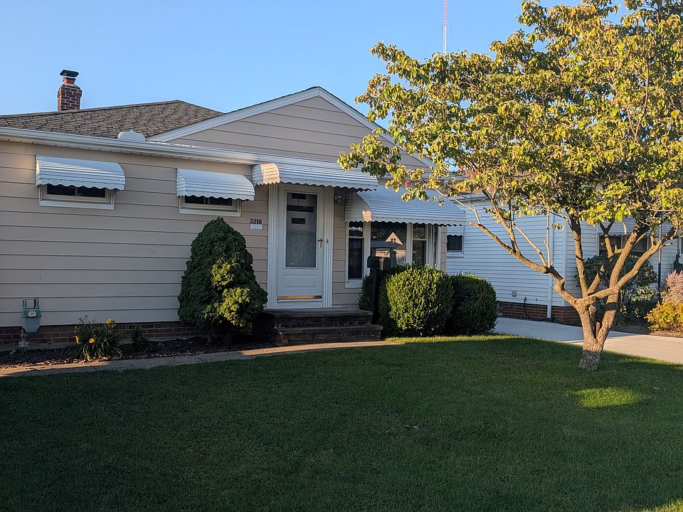 1st image of 3210 Center Dr