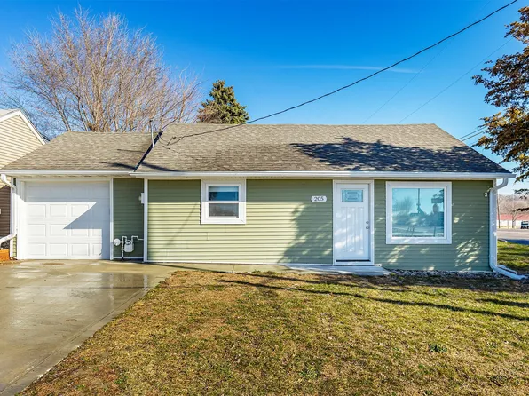 205 NW 51st Pl, Des Moines, IA 50313
