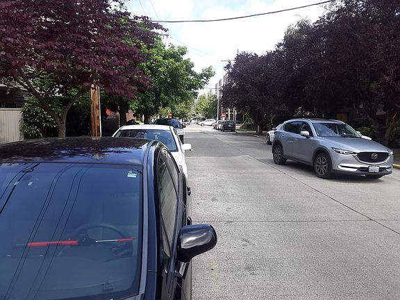 See the white perpendicular car? That is Green Lake park.