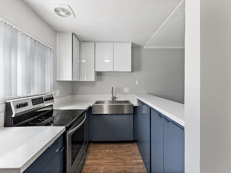 Villa Del Sol Apartments — Photo 12