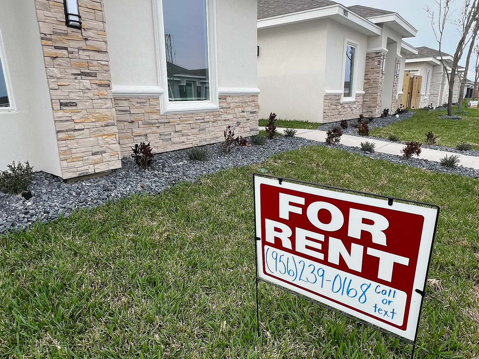 3 bed, 1100 sqft, $1,250 — Photo 2
