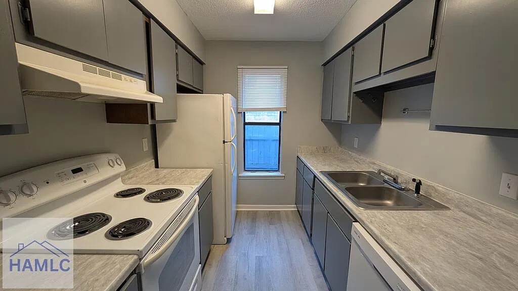 2 bed, 1.5 bath, 512 sqft, $1,095 — Photo 3