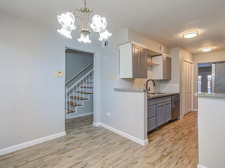 9495 Fondren Rd — Photo 8