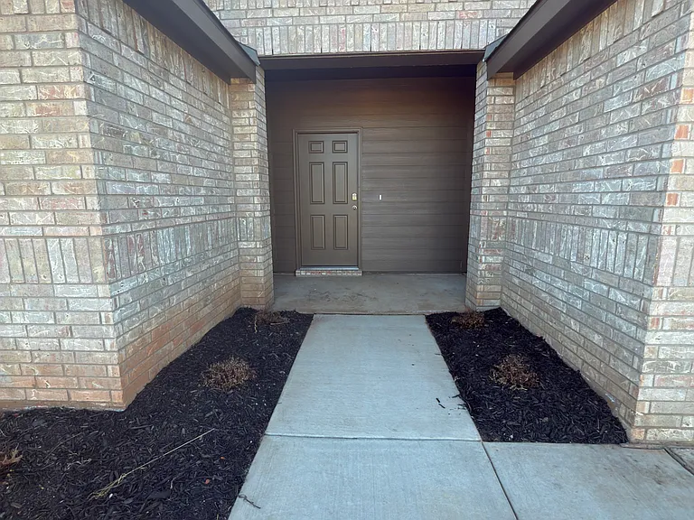 2924 Firefly Dr — Photo 4