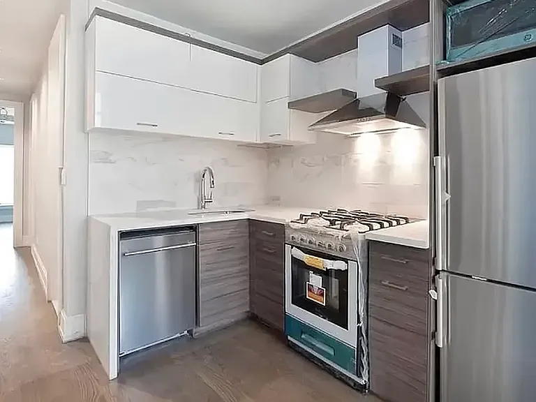 134 E 28th St #14 — Photo 1