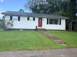 215 Blevins Cir, Oak Hill, WV 25901