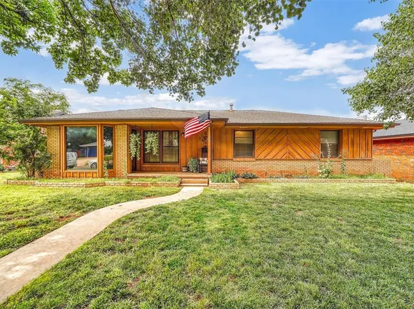 805 Shore Dr, Elk City, OK 73644