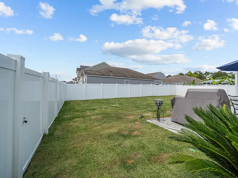 415 Valdez Ct — Photo 52