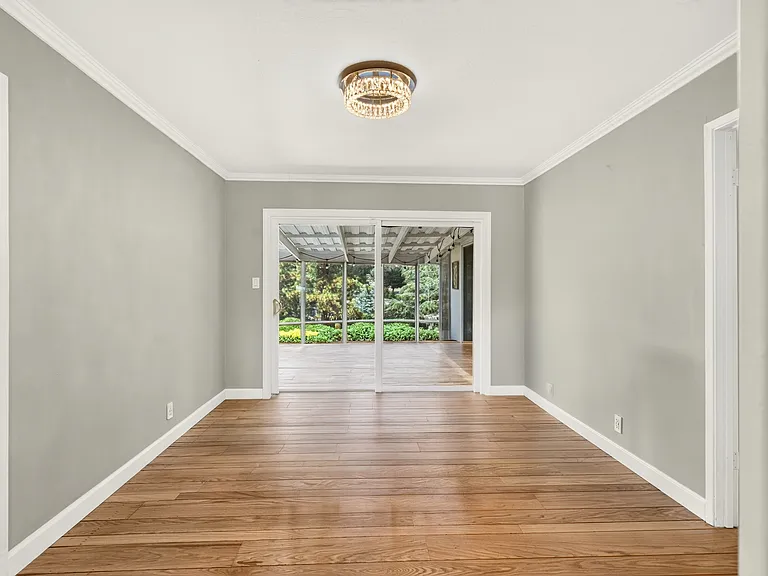 10420 Greenview Dr — Photo 57