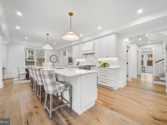 2nd image of 607 Johnston Pl