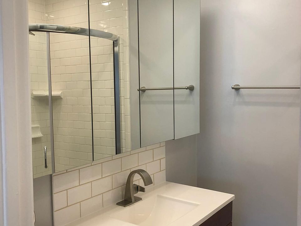 1st image of 13435 Burbank Blvd
