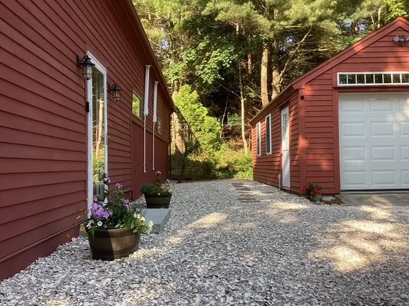 92 Carver Rd, Plymouth, MA 02360