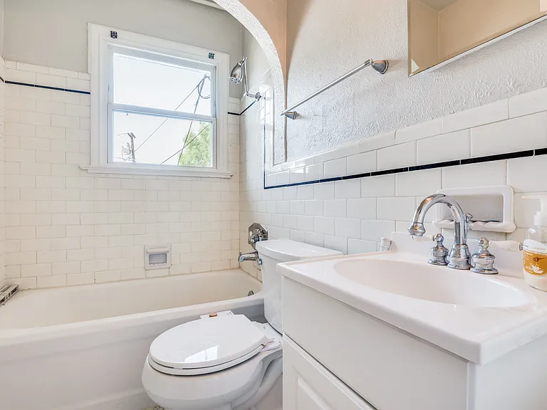 1324 Kings Hwy #3 — Photo 9