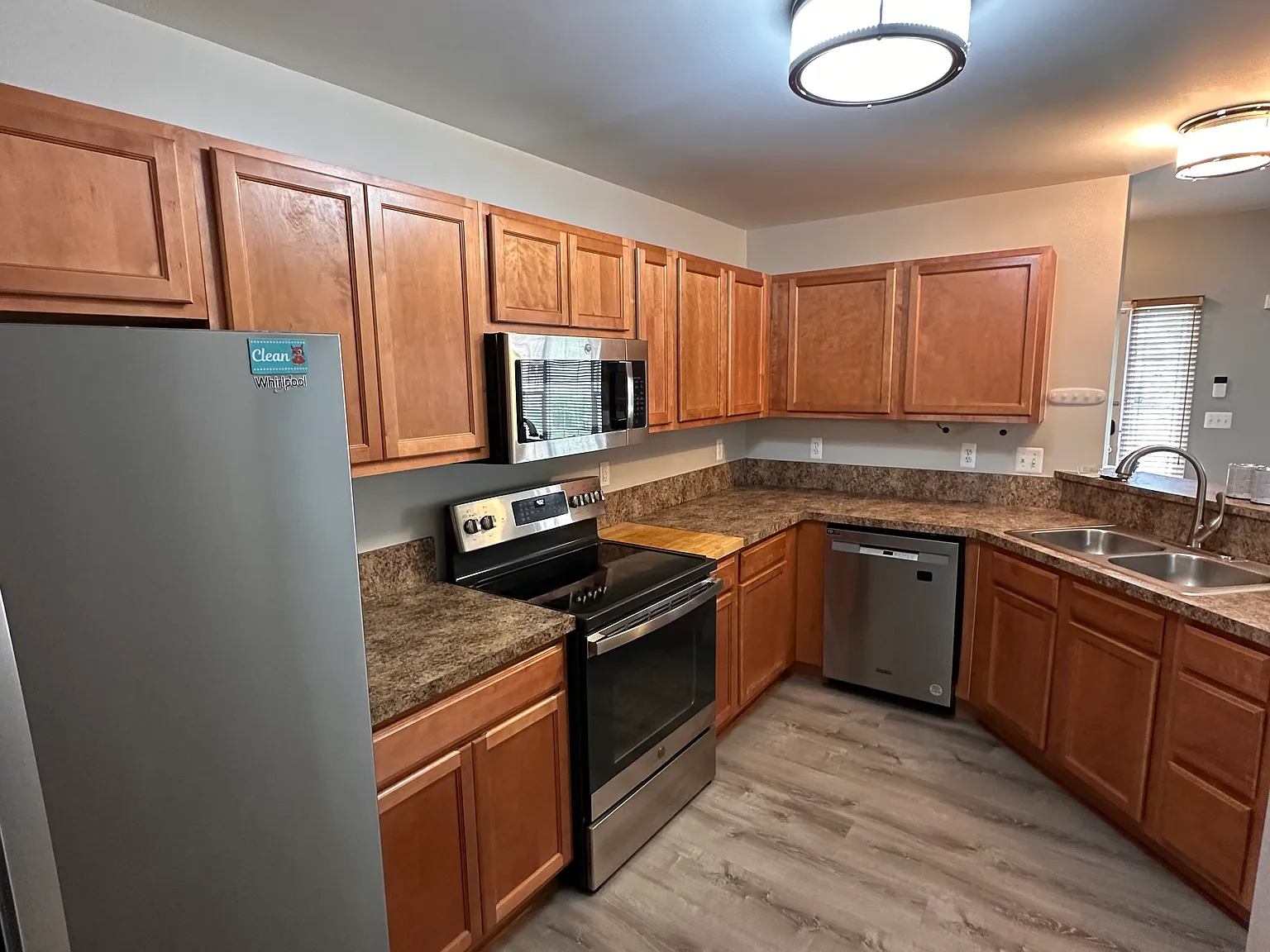 2 bed, 1679 sqft, $1,995 — Photo 3