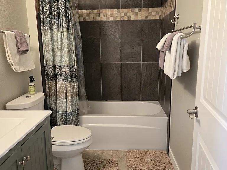 Columbine Ave — Photo 15