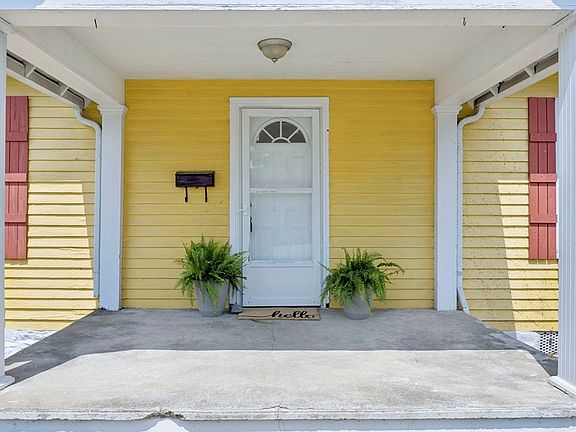 5th image of 217 College Ave E