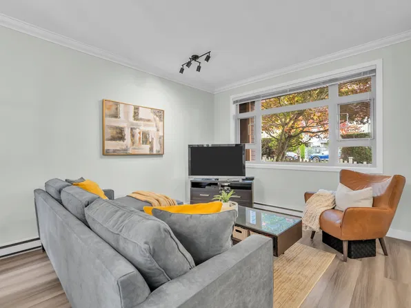 7345 Macpherson Ave, Burnaby, BC V5J 0B2