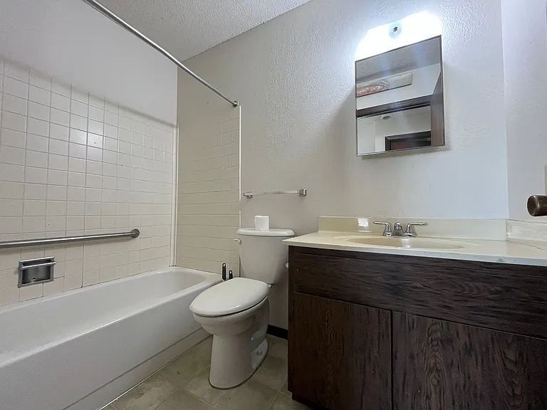 Summerview - 415 E Luverne St — Photo 9