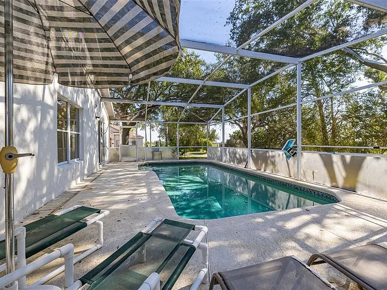 551 Castlemain Cir — Photo 44