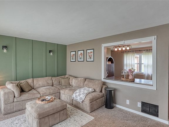 3rd image of 212 Westview Dr