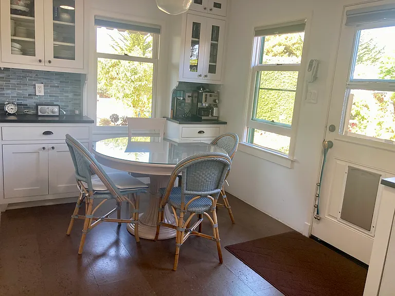 513 Bay St — Photo 5