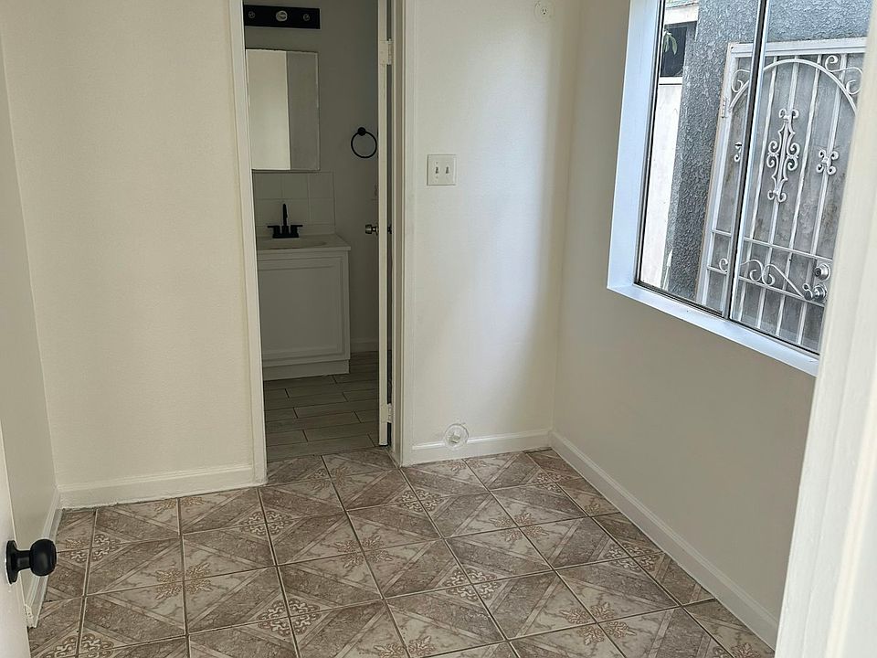 1st image of 934 Simmons Ave #1/4
