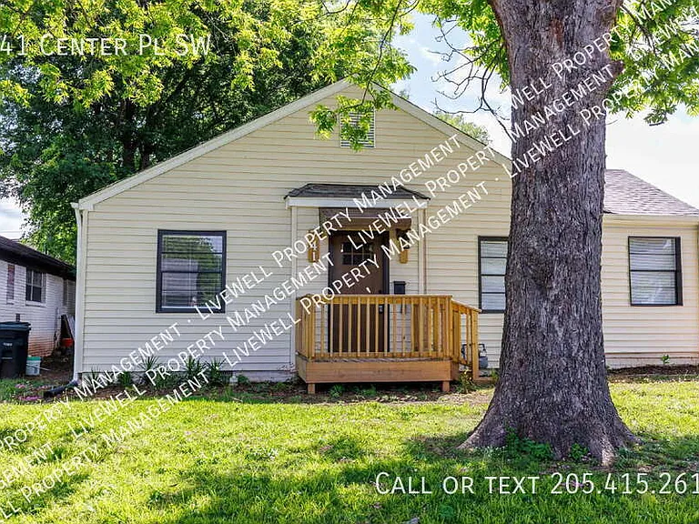 741 Center Pl SW — Photo 8