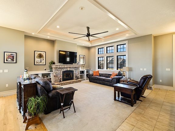 3rd image of 730 Country Side Ln