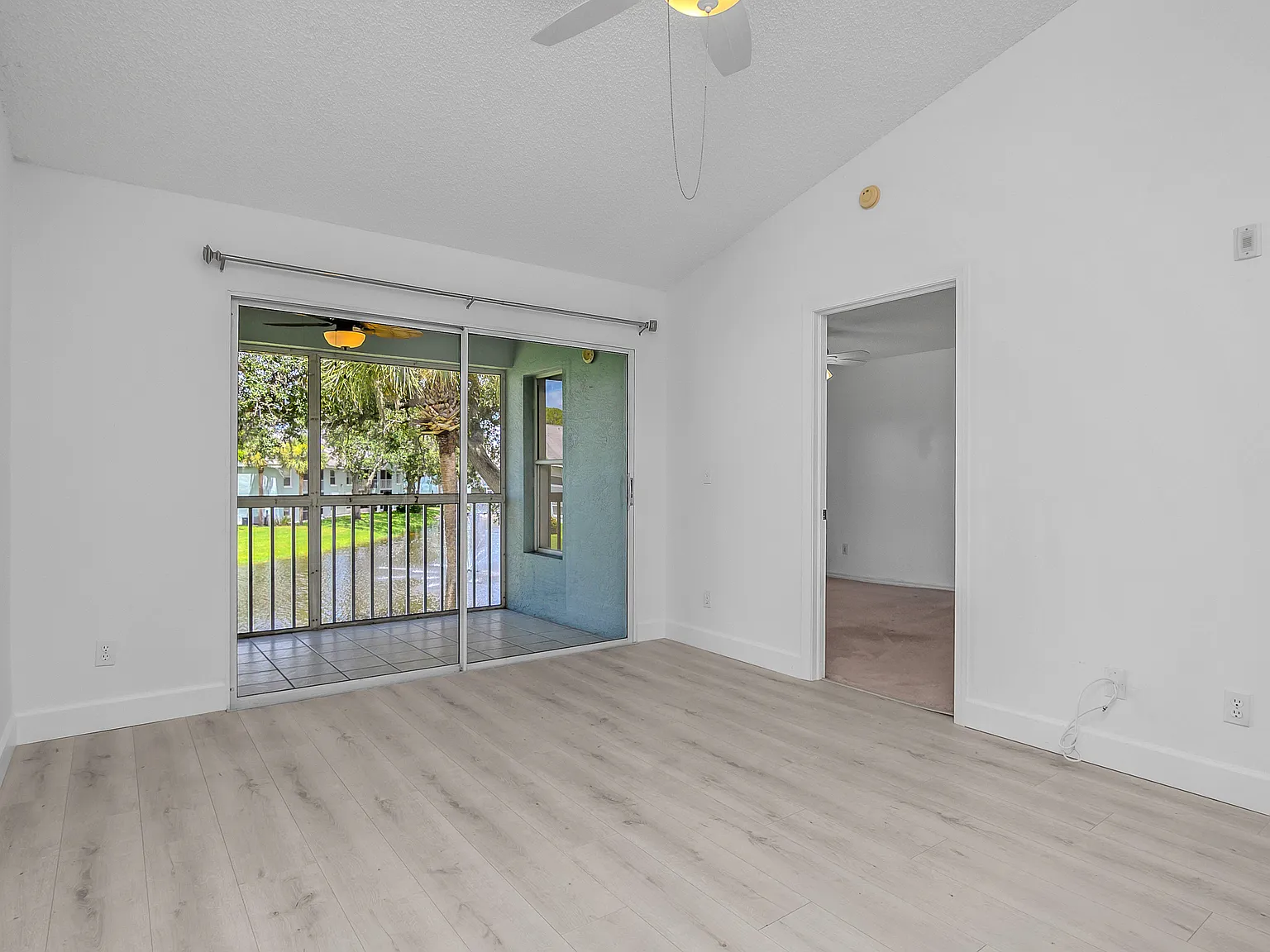 2 bed, 1030 sqft, $2,000 — Photo 2
